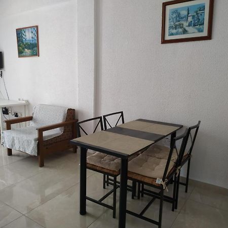 1 Bedroom Apartment Larnaca Cameră foto