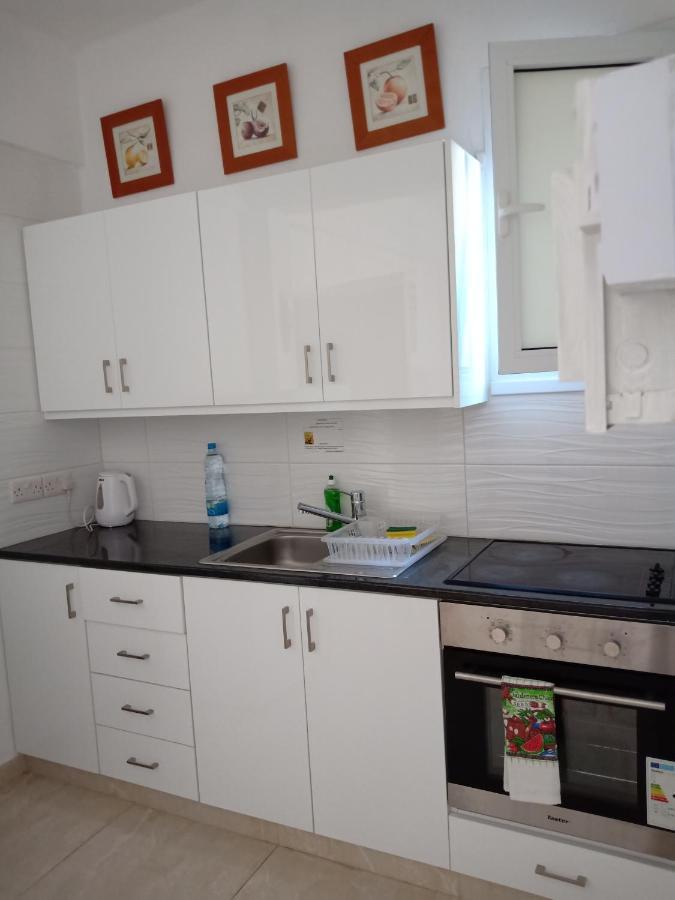 1 Bedroom Apartment Larnaca Exterior foto